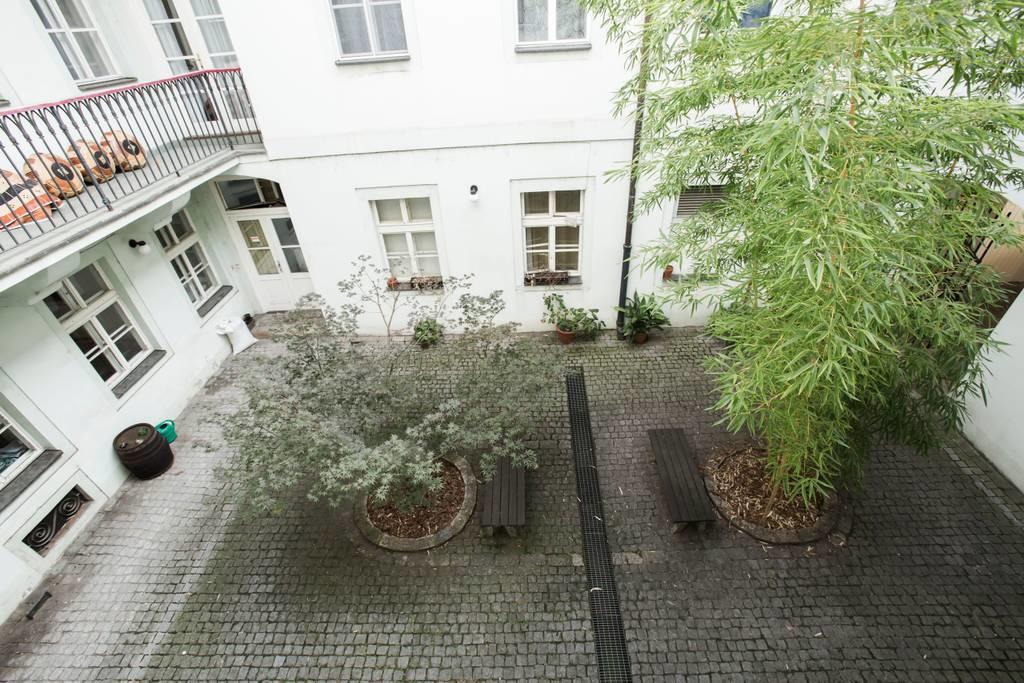 Quiet Apartment With Balcony Charles Bridge Prague Exterior photo