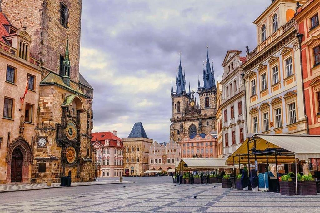 Quiet Apartment With Balcony Charles Bridge Prague Exterior photo